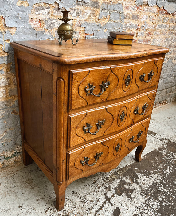 Parisian chest of drawers