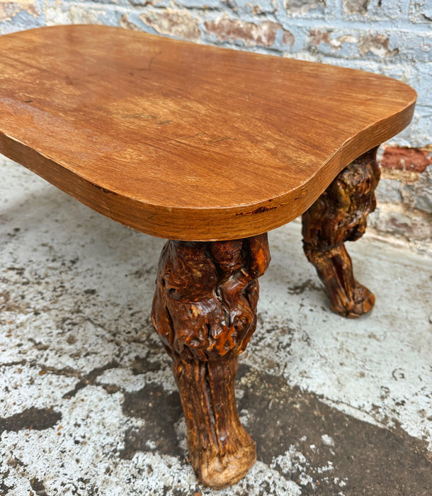 Table et tabouret