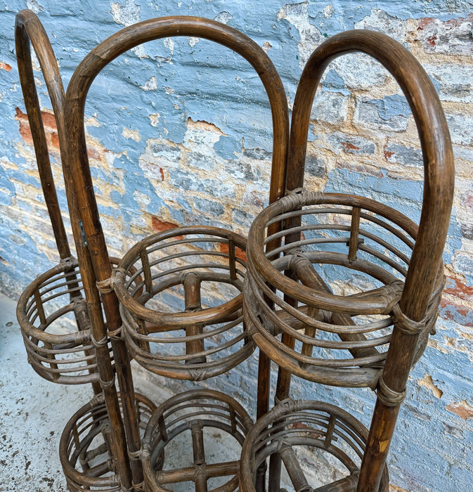 Porte-plantes en rotin