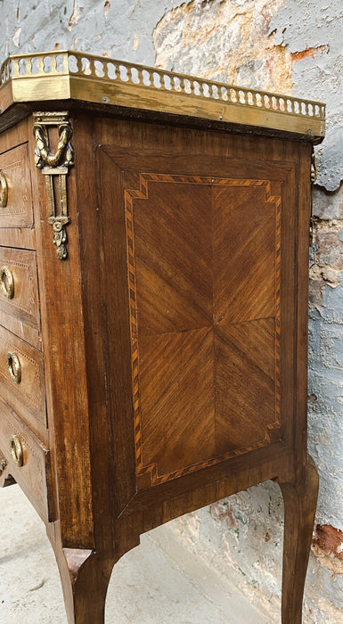 Louis XV chest of drawers