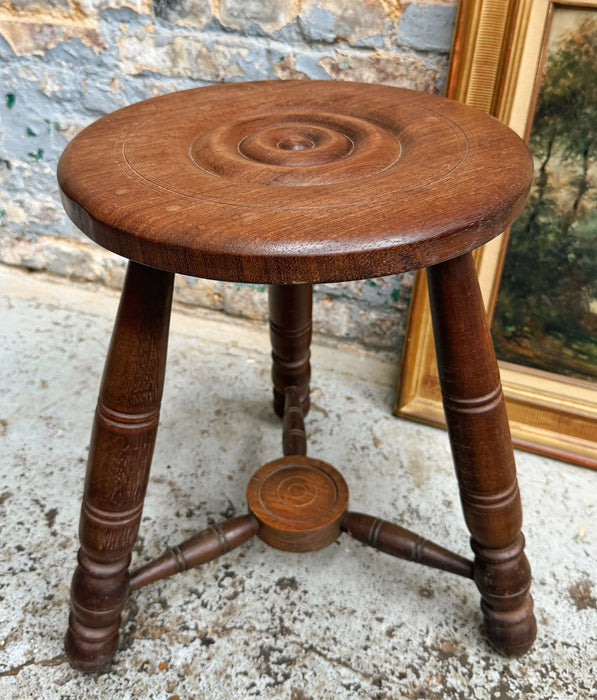 Tabouret tripode