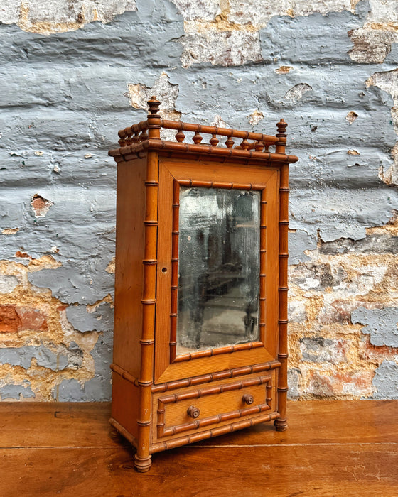 Ensemble meubles de poupée