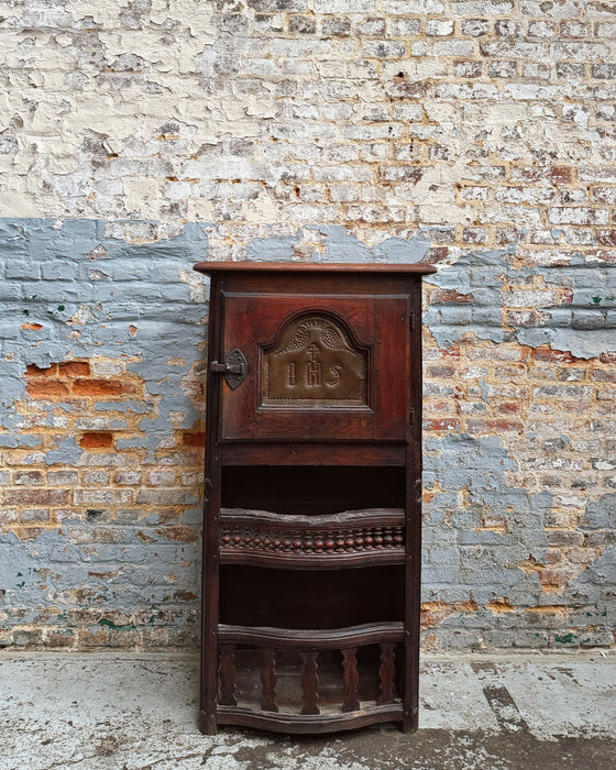 Meuble en châtaignier