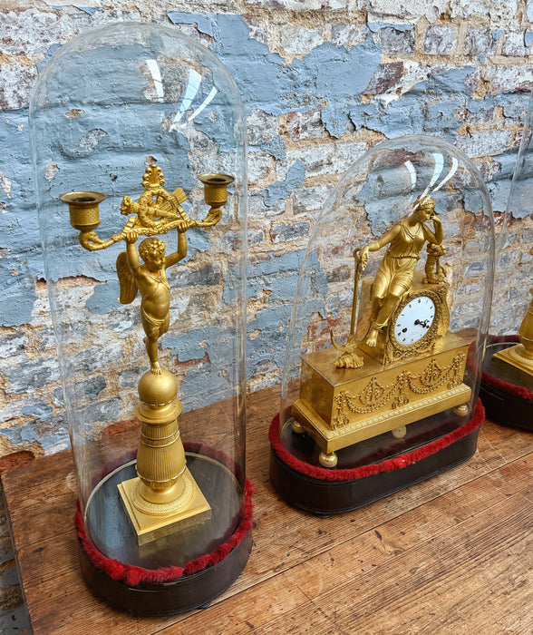 Pendule et candélabres