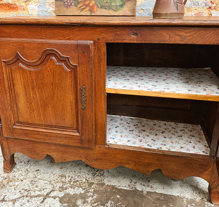 Buffet rustique