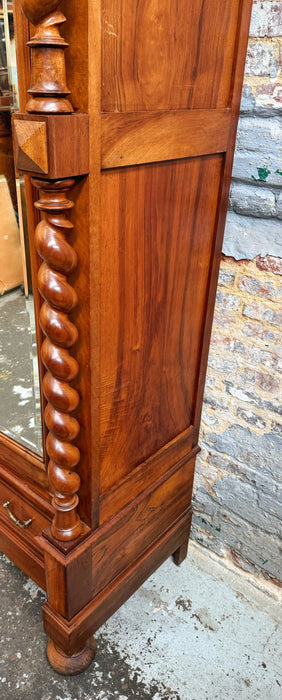 Armoire en noyer
