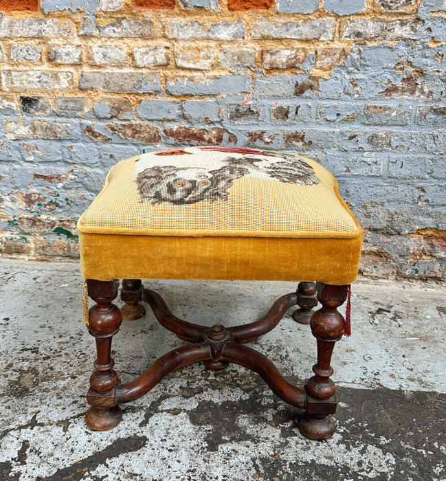 Repose-pieds en noyer