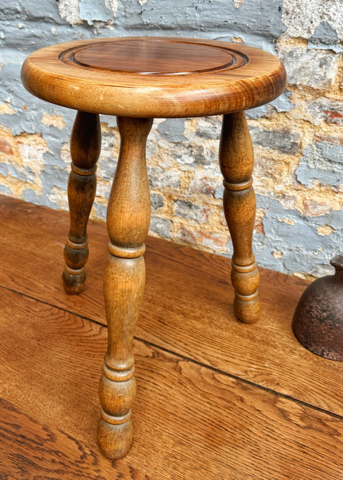 Tripod stool