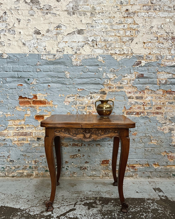 Neo-rustic table