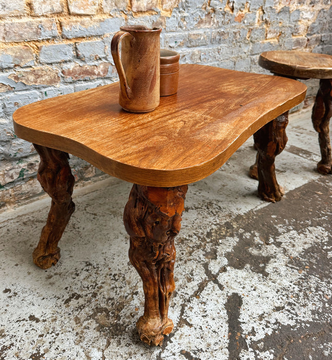 Table et tabouret