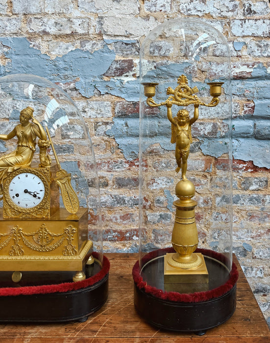 Pendule et candélabres