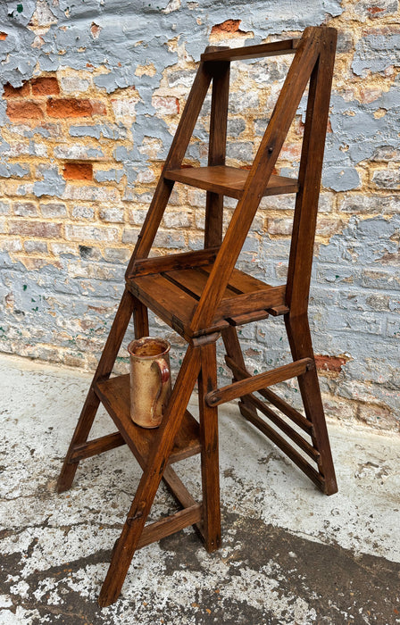 Chaise-escabeau