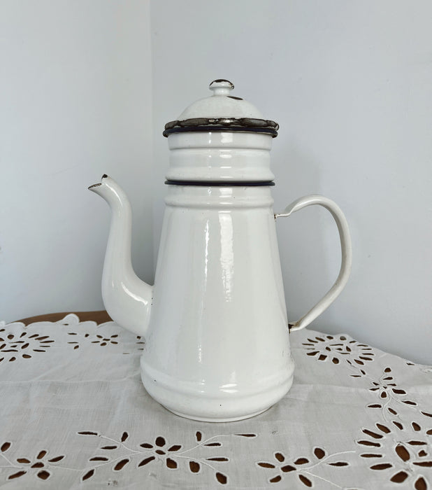 Cafetière en tôle émaillée