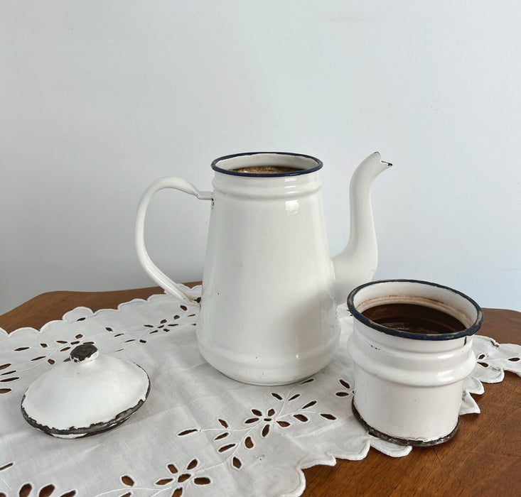 Cafetière en tôle émaillée