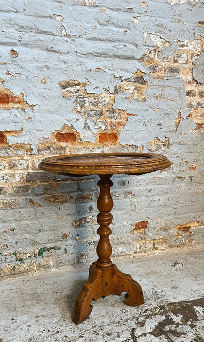 Pedestal table