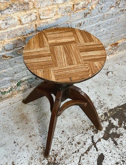 Tabouret à vis