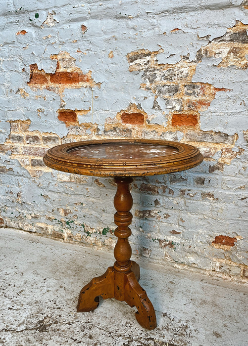 Pedestal table