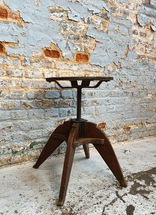 Tabouret à vis