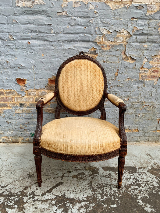 Fauteuil de style Louis XVI