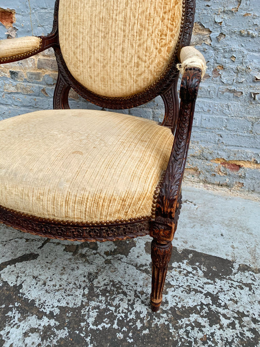 Fauteuil de style Louis XVI