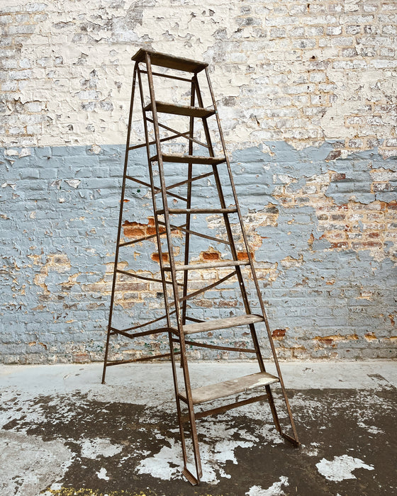 Industrial stepladder