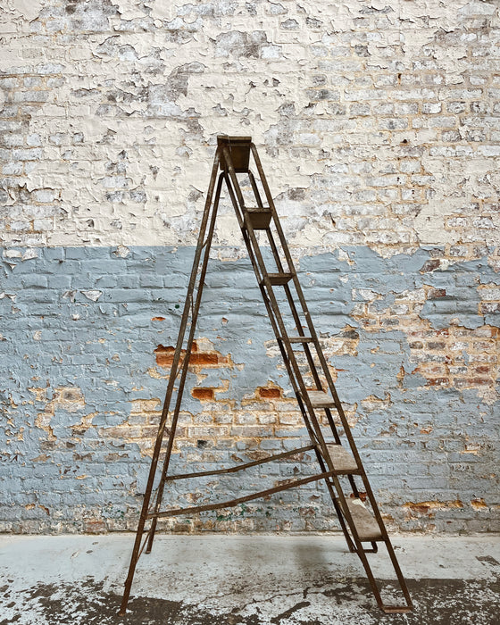 Industrial stepladder